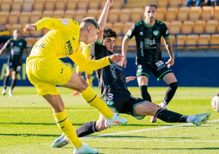 Late own goal salvages a point for determined Antequera CF